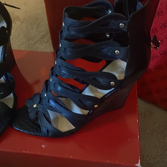 Size 8.5 guess wedges - Picture 4 of 4